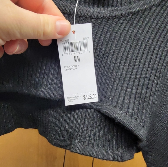 NWT House of Harlow 1960 Black‎ Cropped Sweater Top Medium - Picture 6 of 6